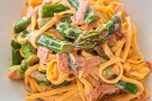 Pasta mit Spargel und Schinken Sauce, einfach, Spargel, Spargelrezept, Pasta, lagrafie,